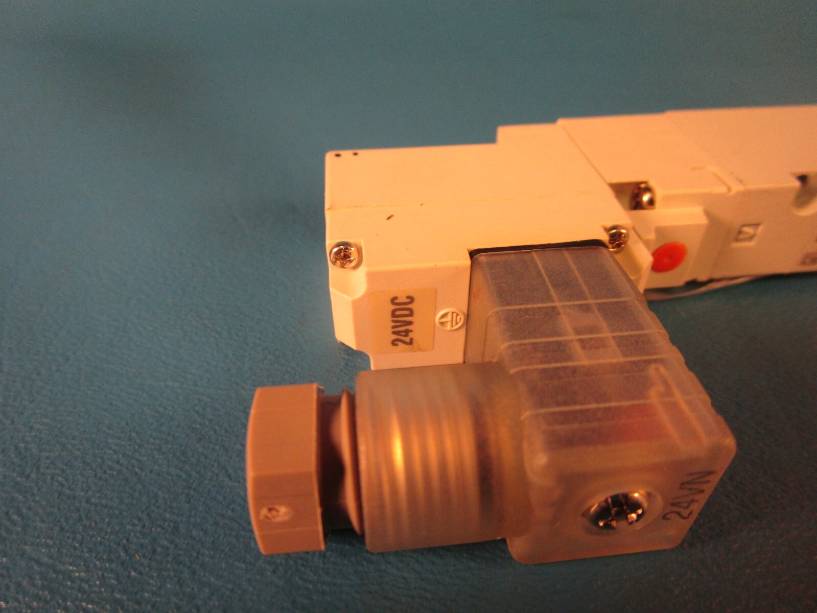SMC VQZ2350-5YZW Double Solenoid Valve, base mount, VQZ200 Series, 3-PORT