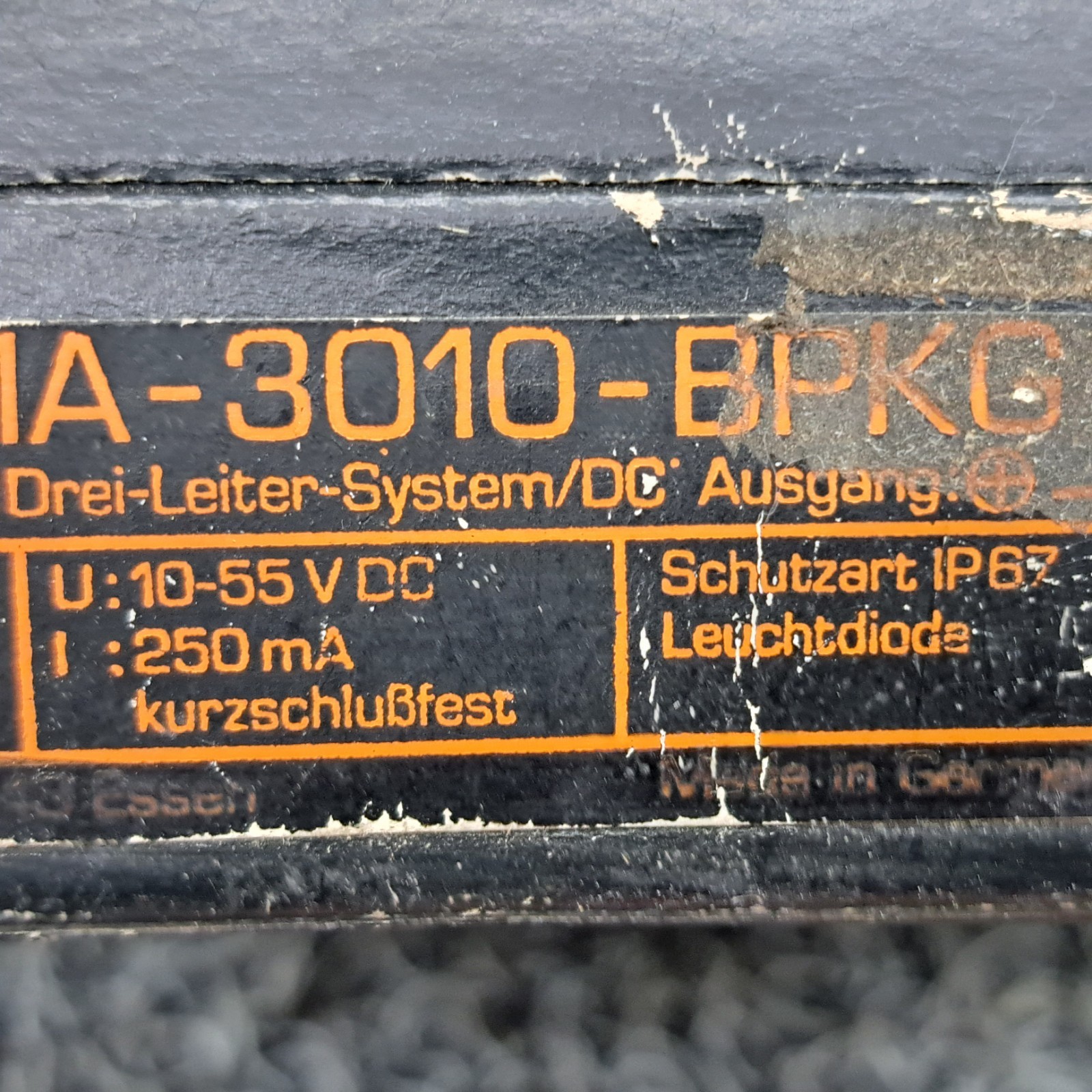 IFM EFECTOR IA-3010-BPKG INDUCTIVE SENSOR 10-36VDC No Mounting Bracket