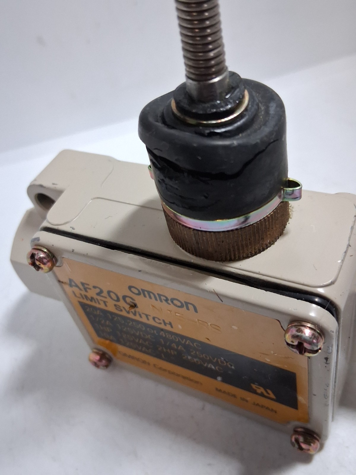 OMRON AF20G LIMIT SWITCH 20A 125,250 OR 480VAC LEVER SPRING