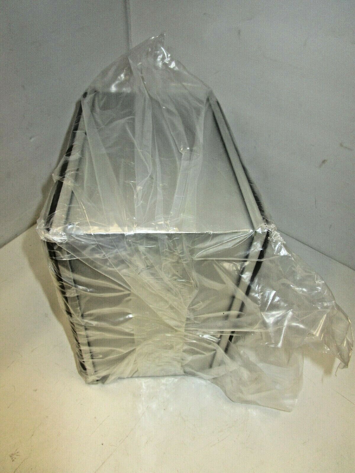 NEW AMERICAN ULTRAVIOLET 855210808 FILTER 10″x10″x5-7/8″ 01A209N09N061B2SA0000C
