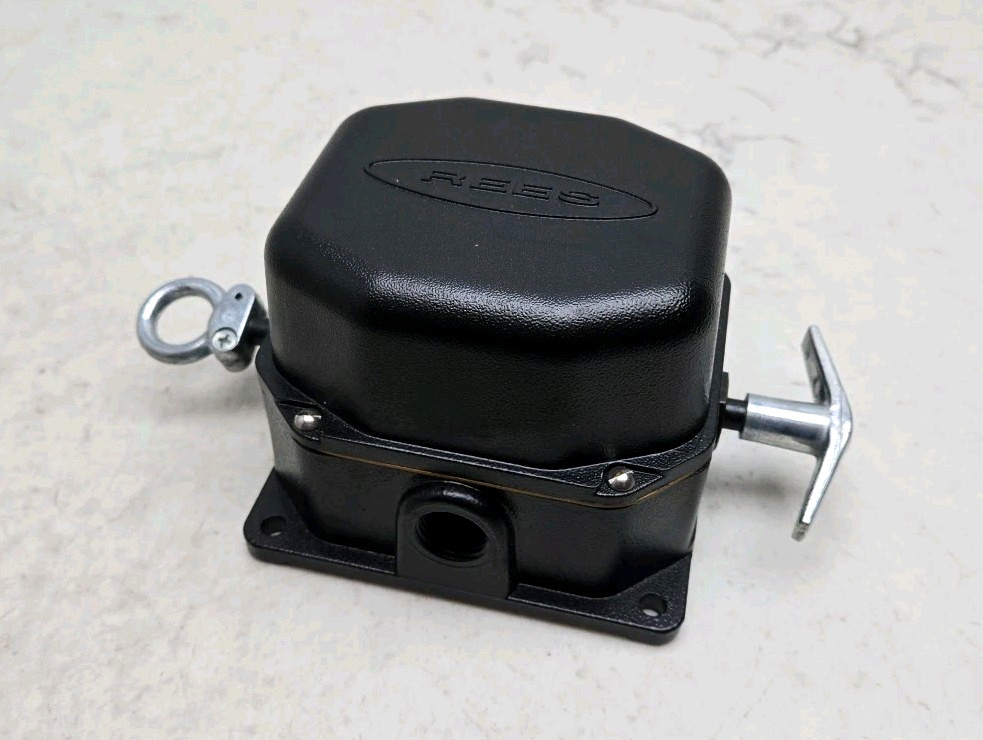 Rees 04944-500 Cable Operator Switch N.O. / N.C. Maintained Black 04944500 New