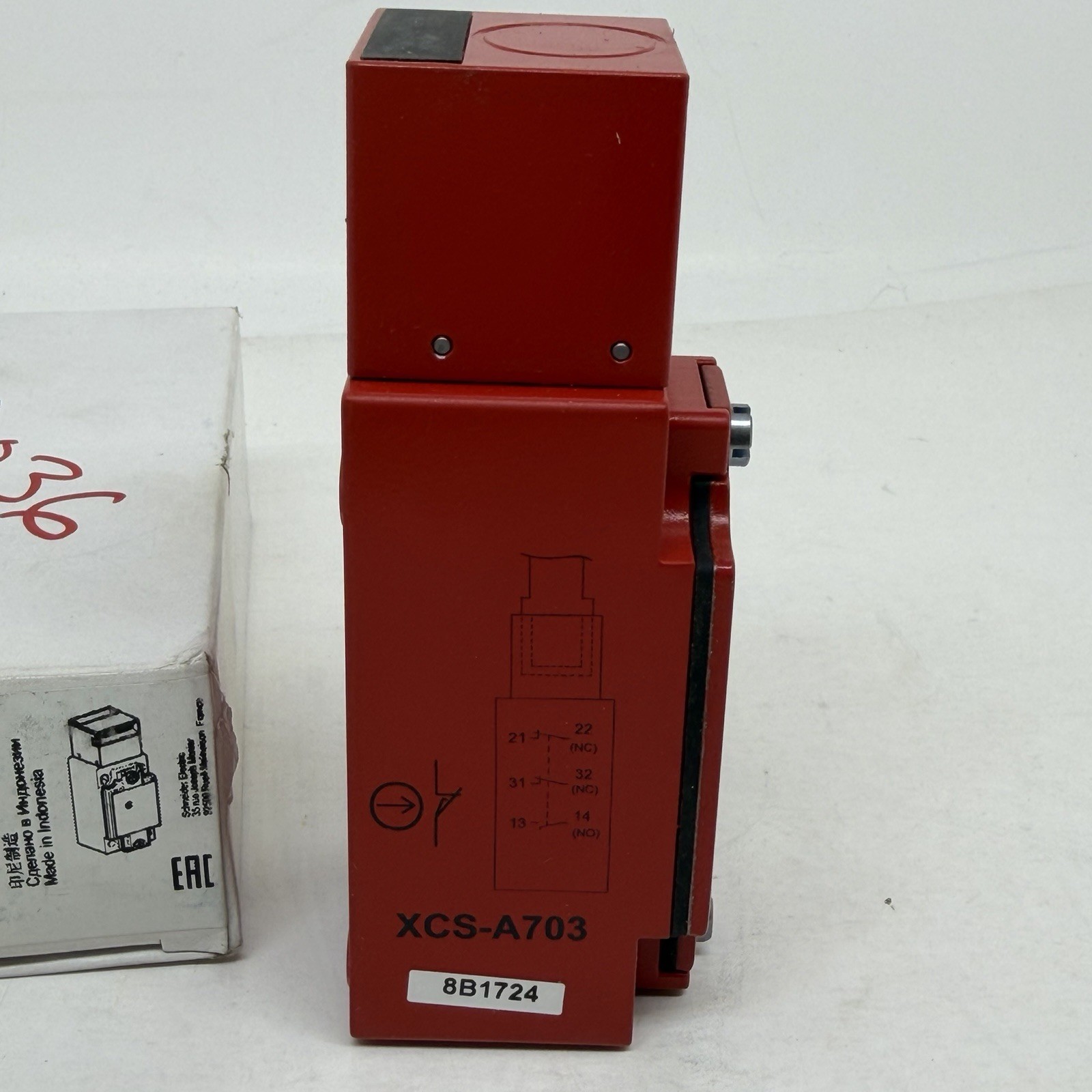 Telemecanique Sensors Xcsa703 2Nc/1No Safety Interlock Switch Nema 4, 4X, 12 Ip