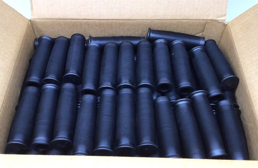 Gripworks 341544-220 Injection Grip Saturn 3 Hunt Wilde 4-1/2″L (Pack of 220)