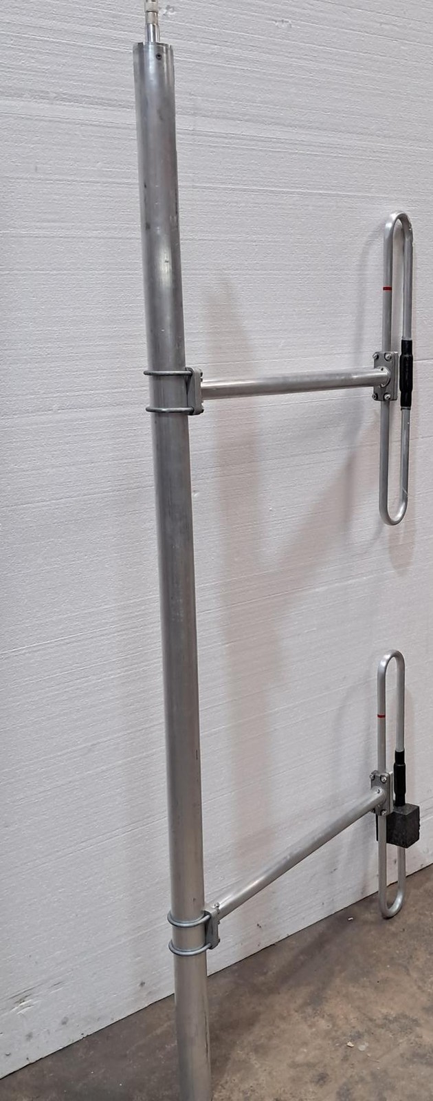 Sinclair SD242-HF3P2SFNM(D00I) Base Station Antenna Frequency 190-225 MHz