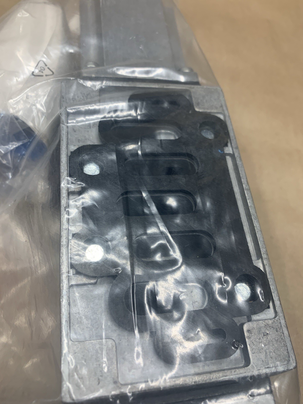 FESTO LR-ZP-A/B-D-3 INTERMEDIATE PRESSURE REGULATOR PLATE **NEW**