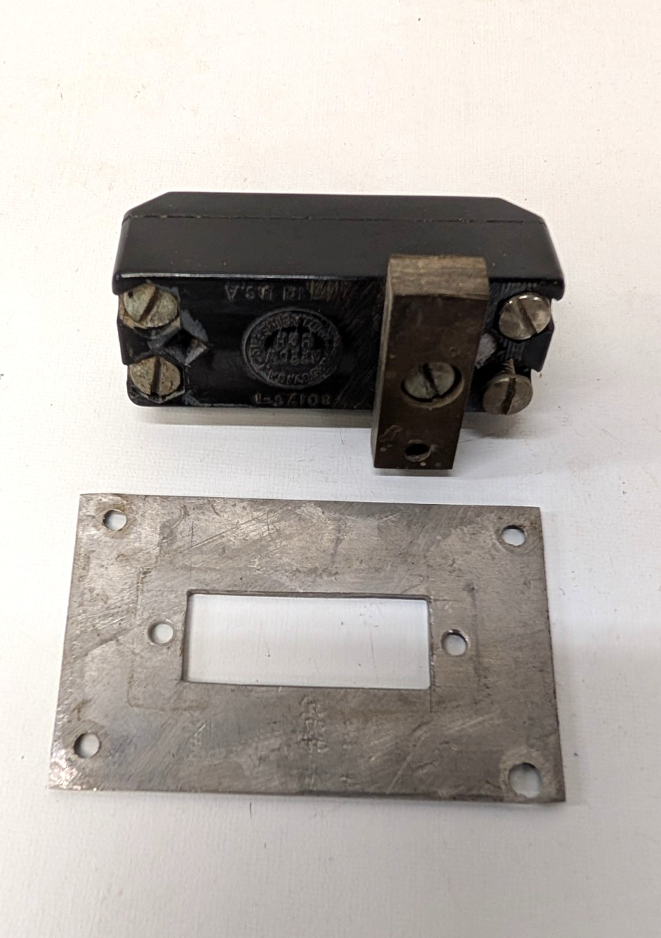 ARROW H&H 80176-1, Switch- 15 Amp, 125Vac, 10 Amp, 250Vac DPST w Cover Plate GUC