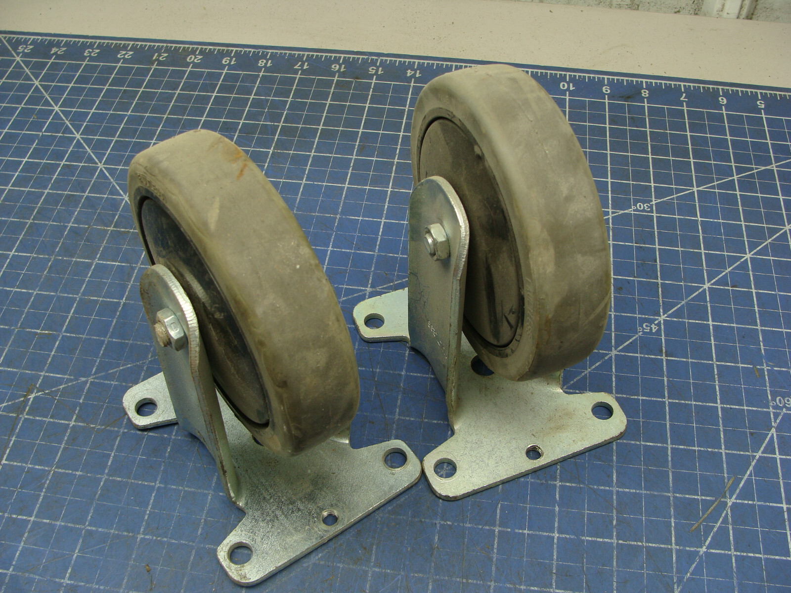 LOT OF 2 CREFORM FAULTLESS CASTERS TK-130 5″ X 1-1/4″