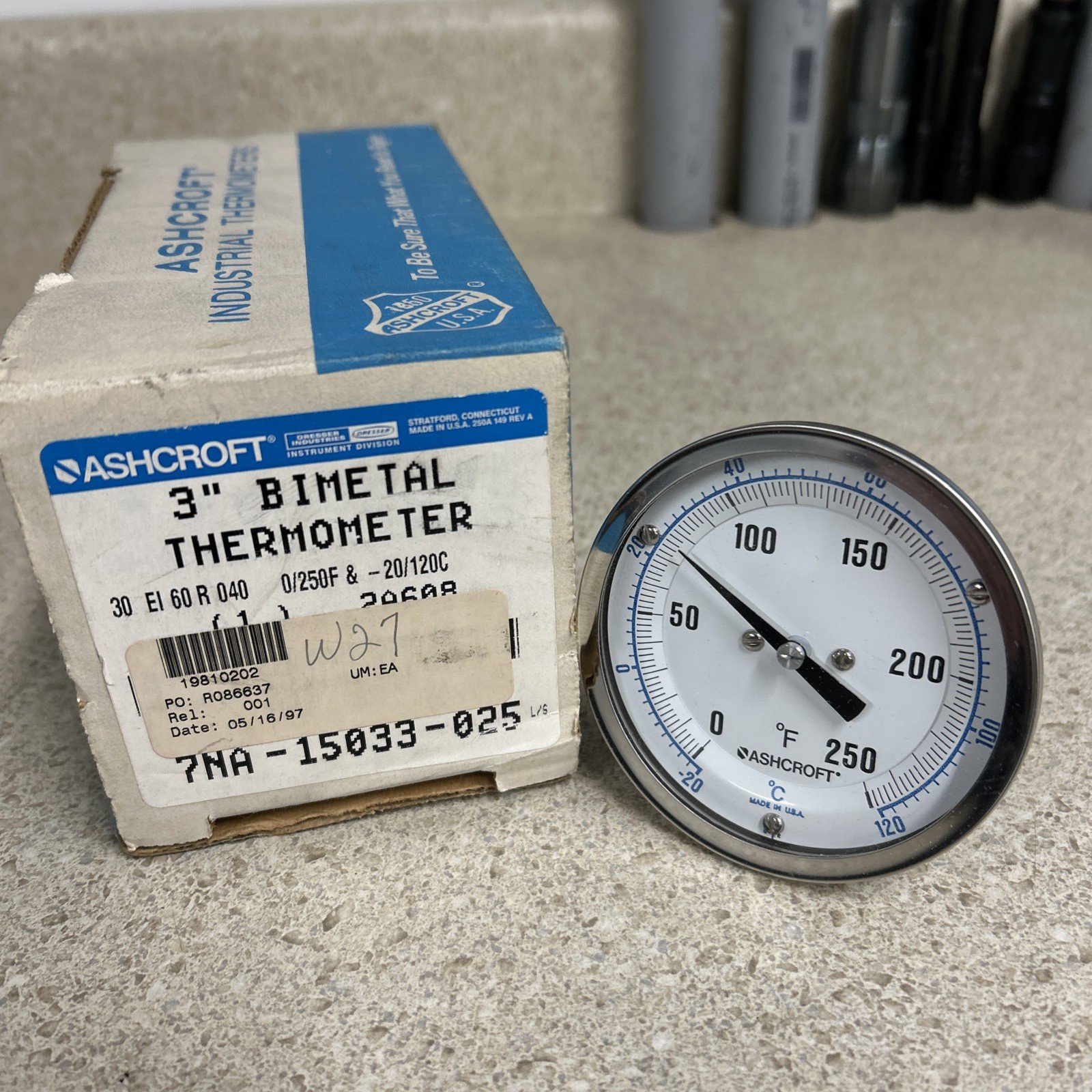 Ashcroft 30EI60R040 3″ Bimetal Thermometer