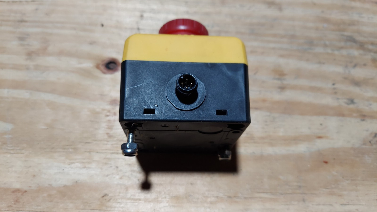 New Pepperl & Fuchs VAA-2E1A-F85A-S-V1 192437 Emergency Stop Button