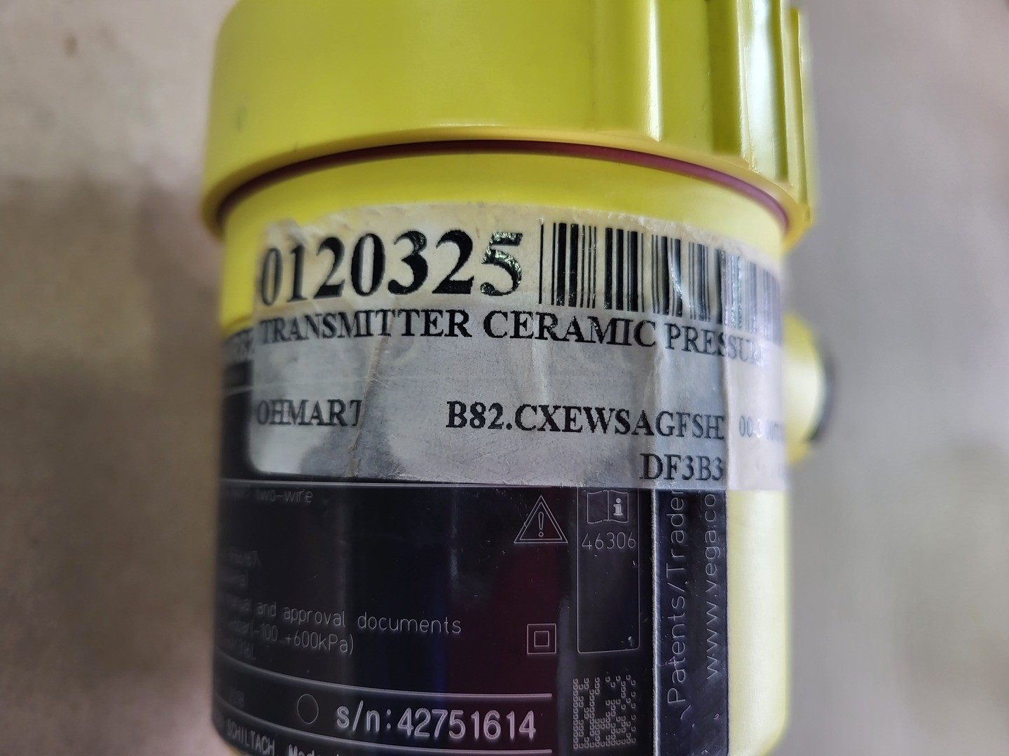 SURPLUS NEW VEGA VEGABAR82 Pressure Transmitter
