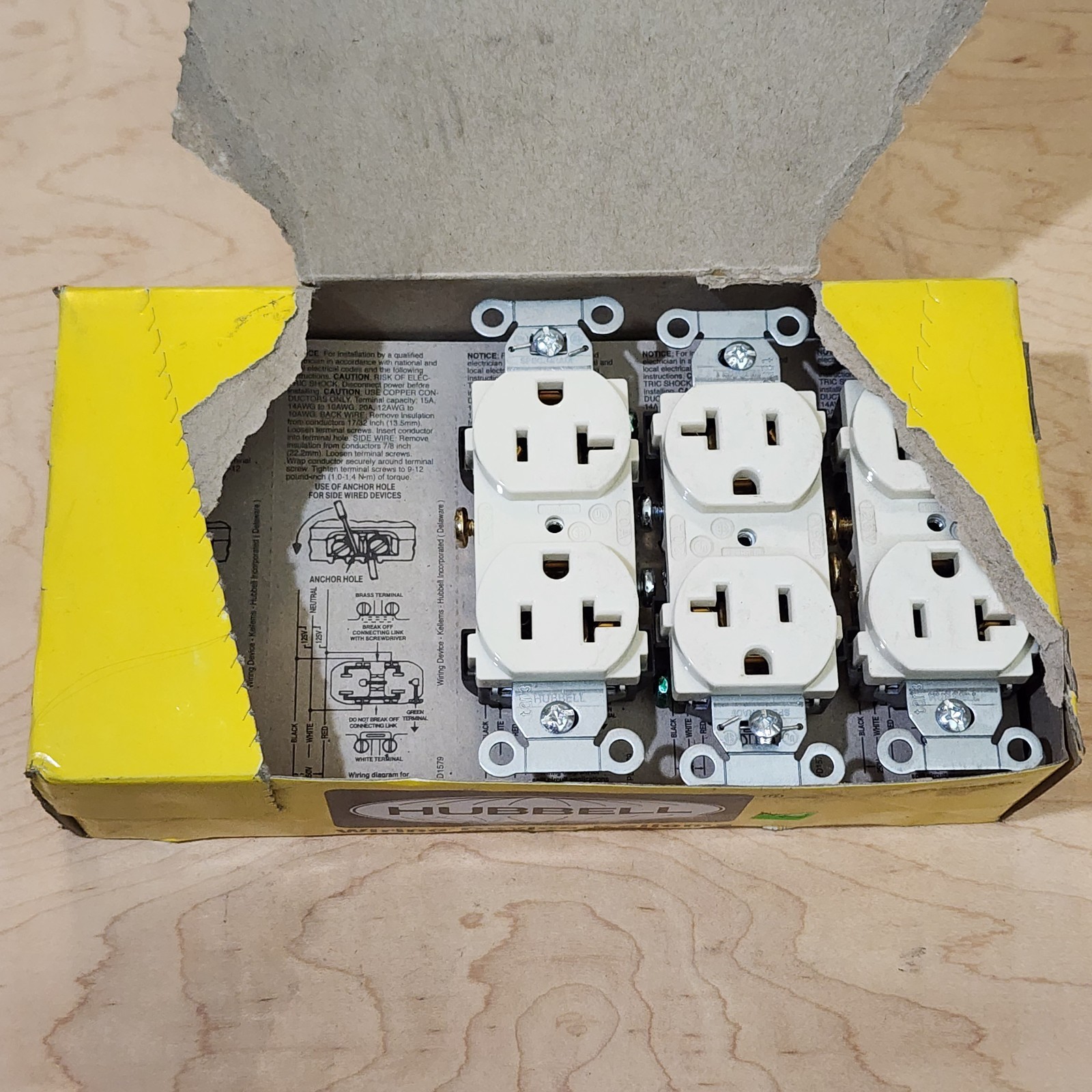 Box of 8 New Hubbell CR20LA Duplex Receptacles (20 Amp 125 Volt) (LA45U)