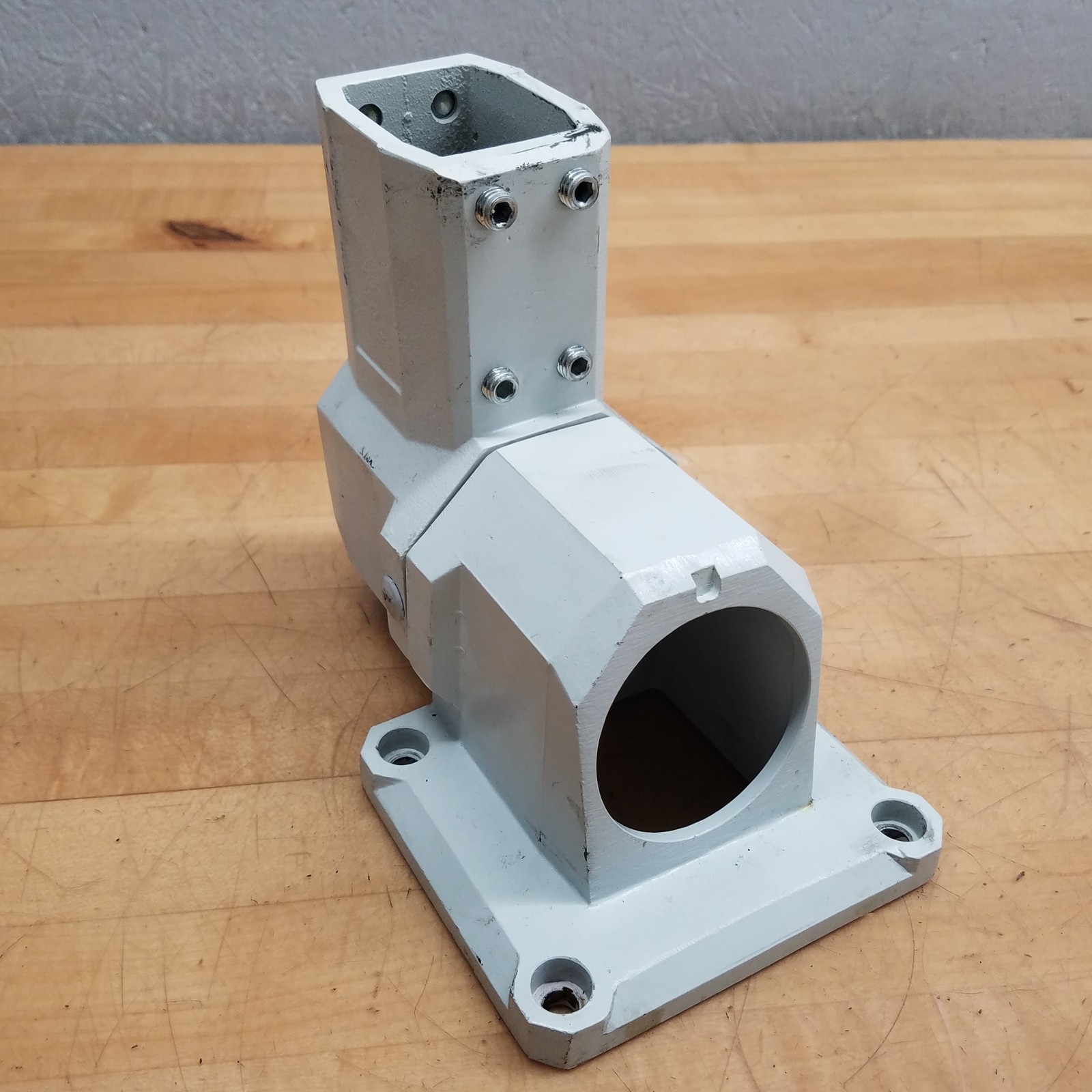 Hoffman C-CS2WJHLG Horizontal Wall Joint, Pendant Arm. CCS2WJHLG – USED