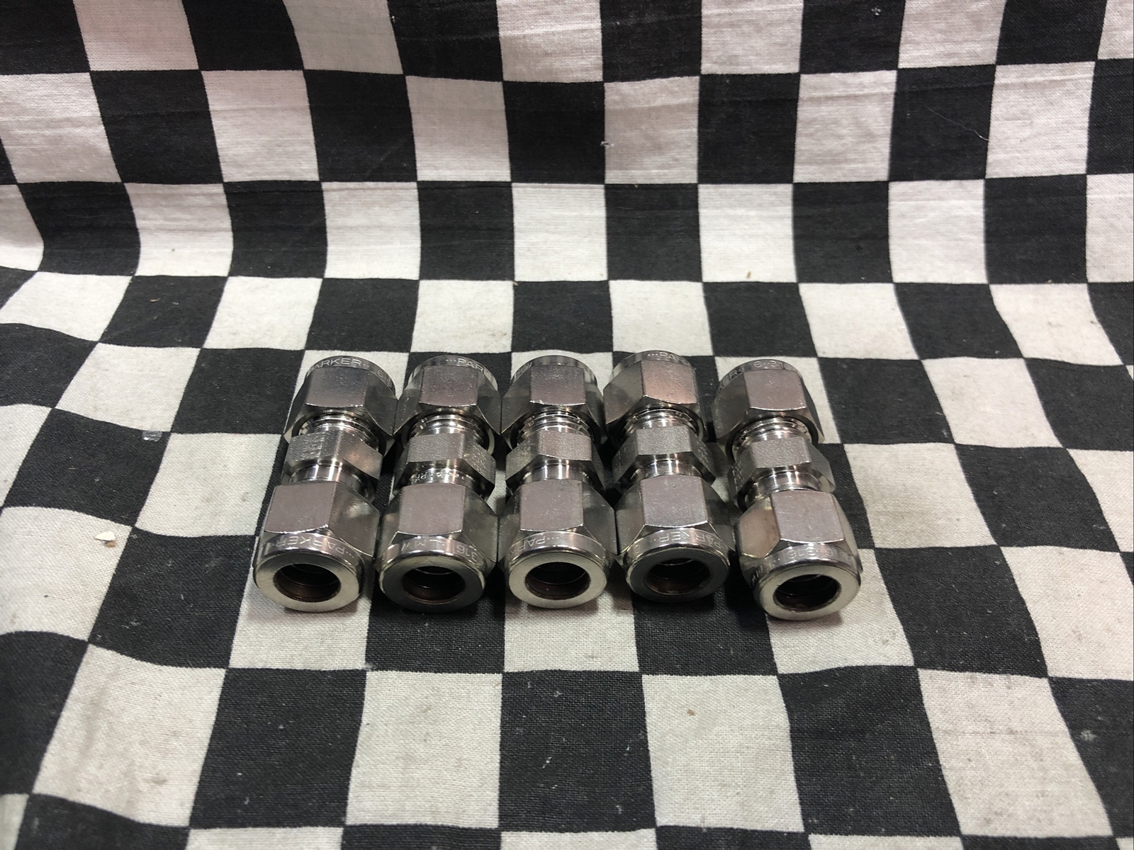 PARKER/SWAGELOK TEE UNION 3/8″, SS-600-3 & 6SC6-316, LOT OF 7 SHIPSAMEDAY#128R22
