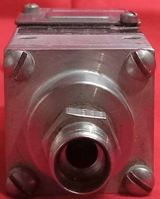 ITT AEROSPACE CONTROLS DIVISION NEO-DYN ADJUSTABLE PRESSURE SWITCH 132P49C3