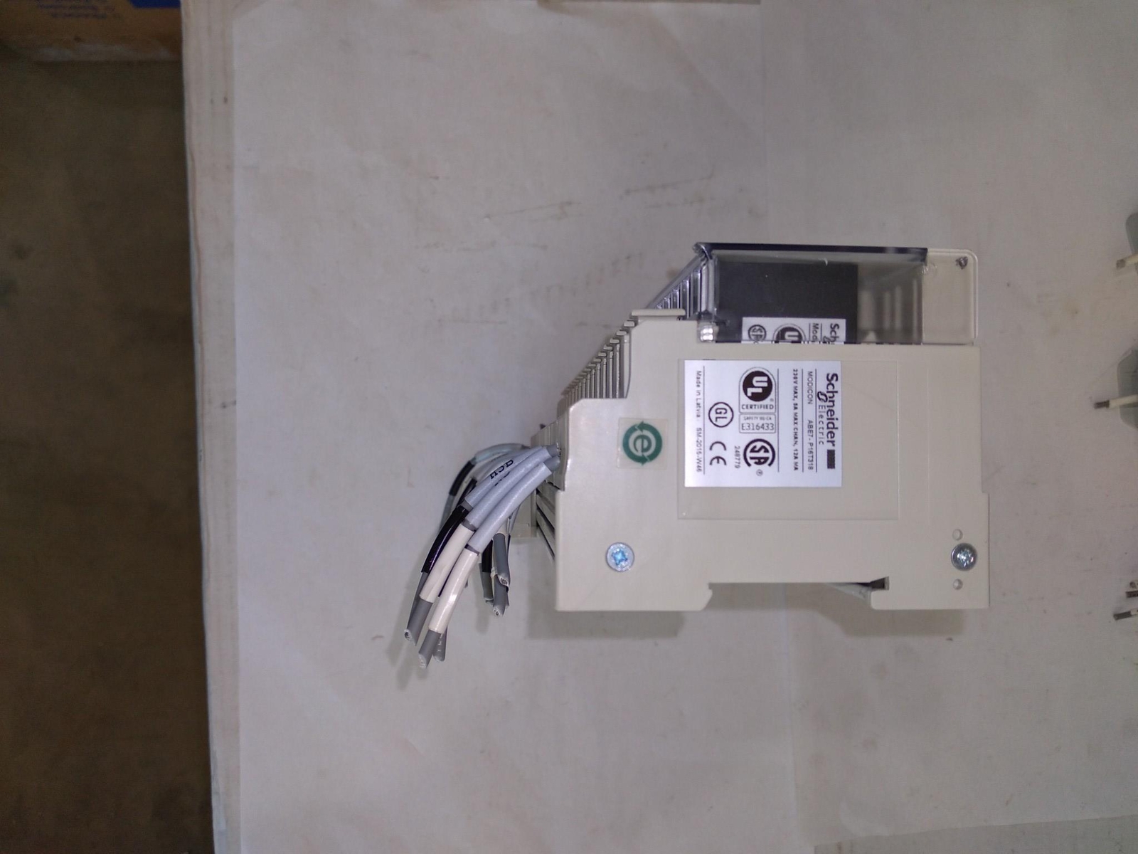 SCHNEIDER ELECTRIC MODICON ABE7-P16T318 230V 12AMA WITH RELAYS