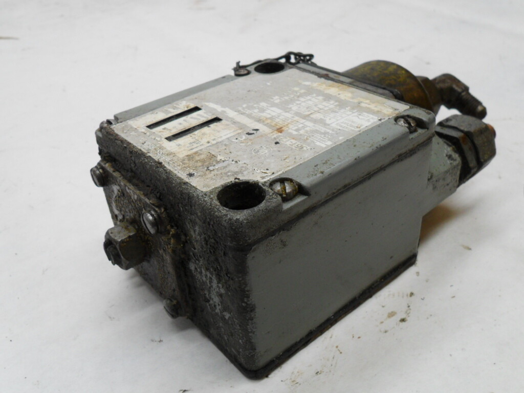 ALLEN BRADLEY 836T-T251J /B PRESSURE CONTROL 600V 60A