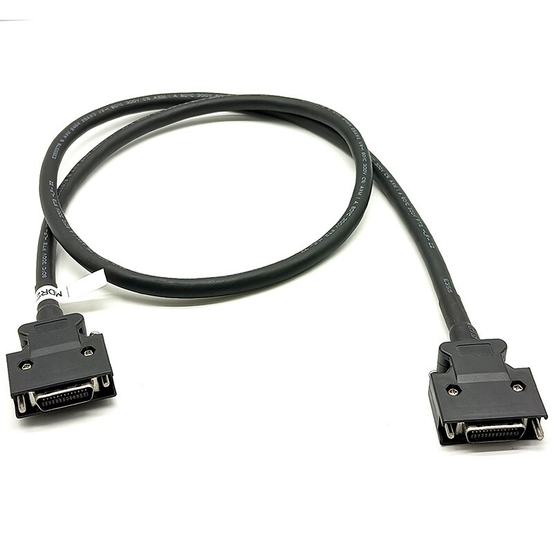 1PCS New In Box MR-J2HBUS1M Servo Cable For MITSUBISHI
