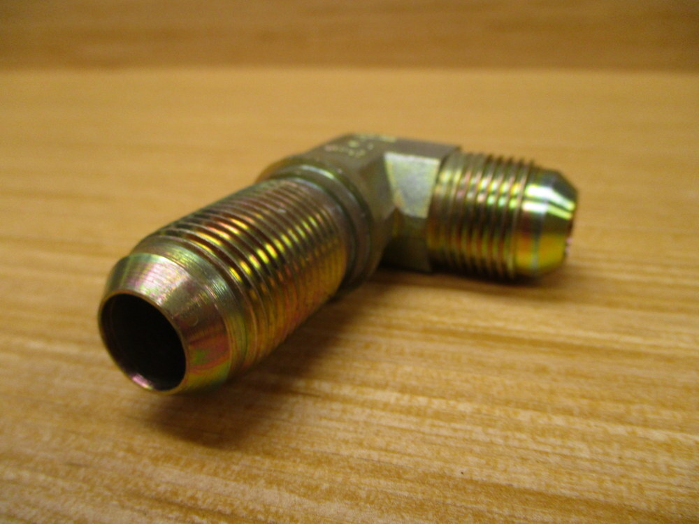 Parker 10WETX-S 5/8″ Bulkhead Union Elbow 10WETXS