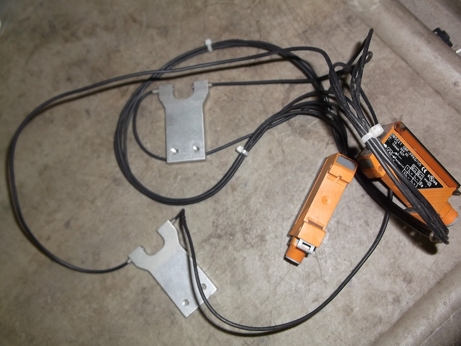 IFM Electronics 0B5021 OBF-FBKG/US Lot of 2 Sensor Assemblies *FREE SHIPPING*