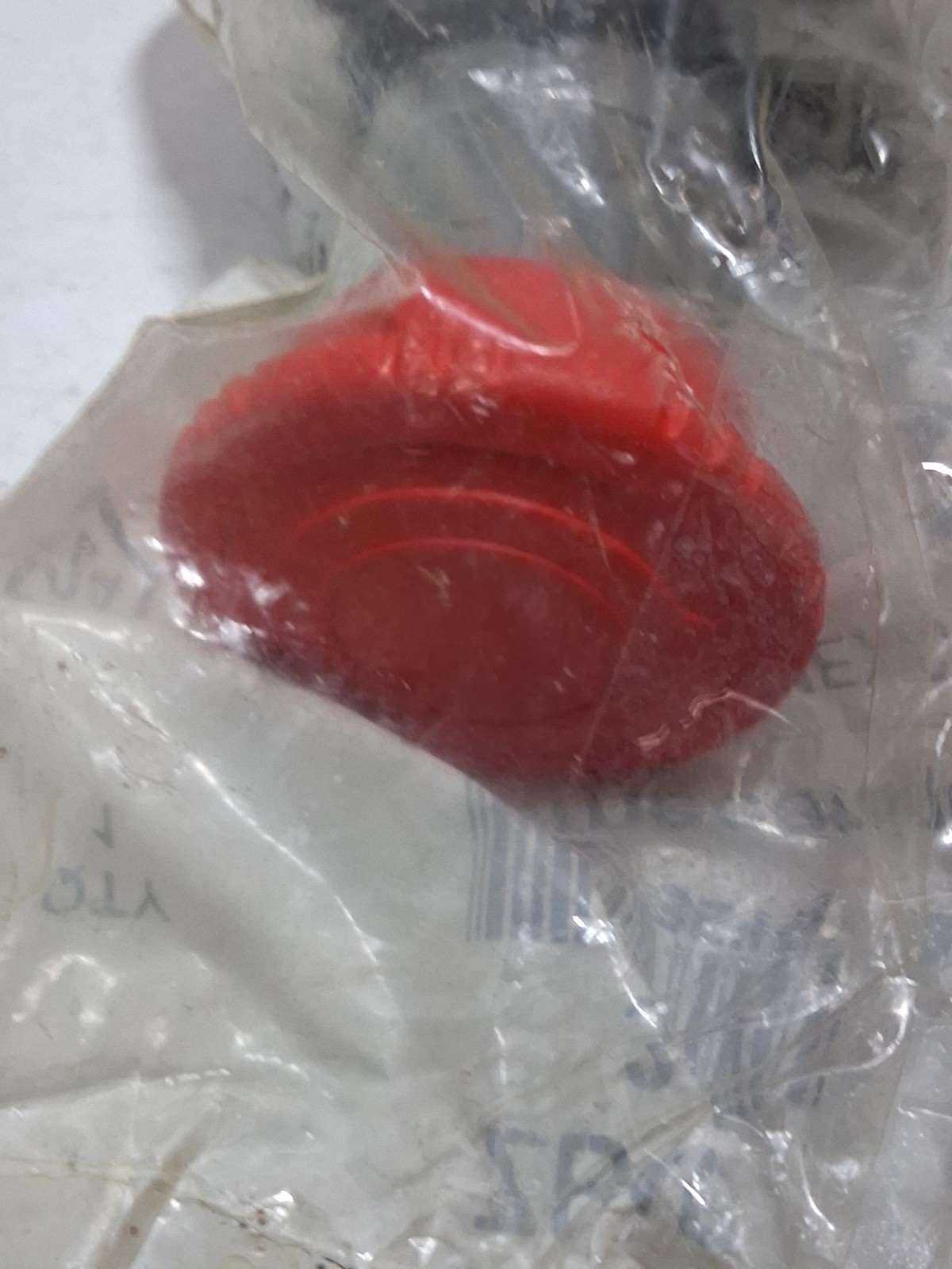 TELEMECANIQUE ZB4-BS844 E-STOP PUSHBUTTON OPERATOR RED TWIST RELEASE NIB