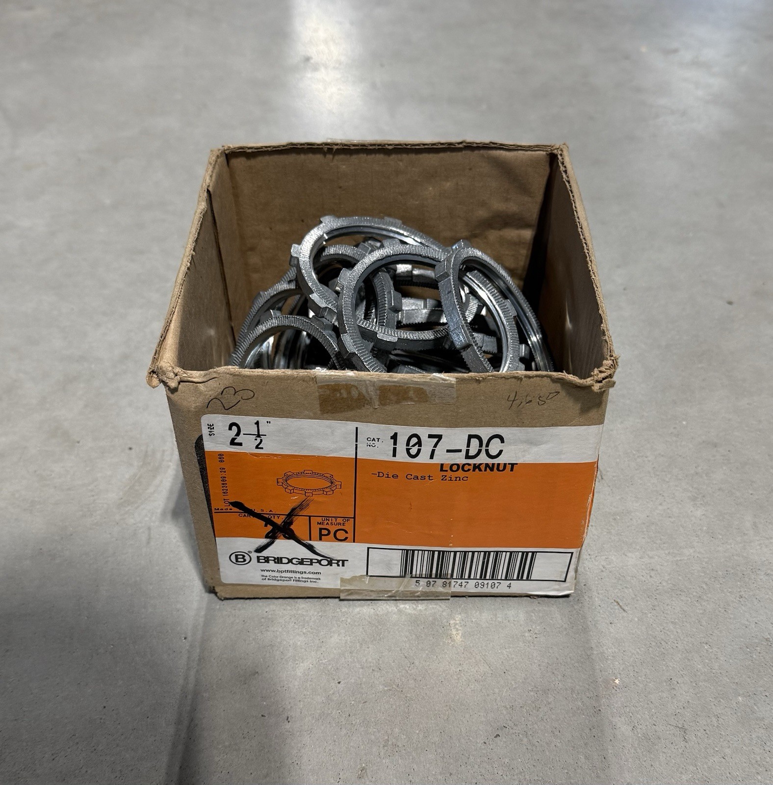*23 QTY* Bridgeport 107-DC 2 1/2″ Locknut Die Cast Zinc *NEW IN BOX*