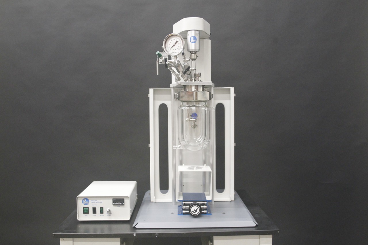 Parr 5111 Glass Reactor Hast C wetted parts with digital motor controller