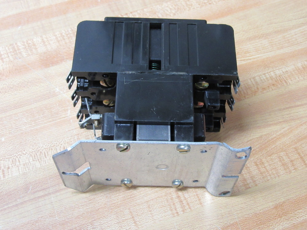 General Electric CR353EG3BA1 Contactor Chipped W/O Lugs