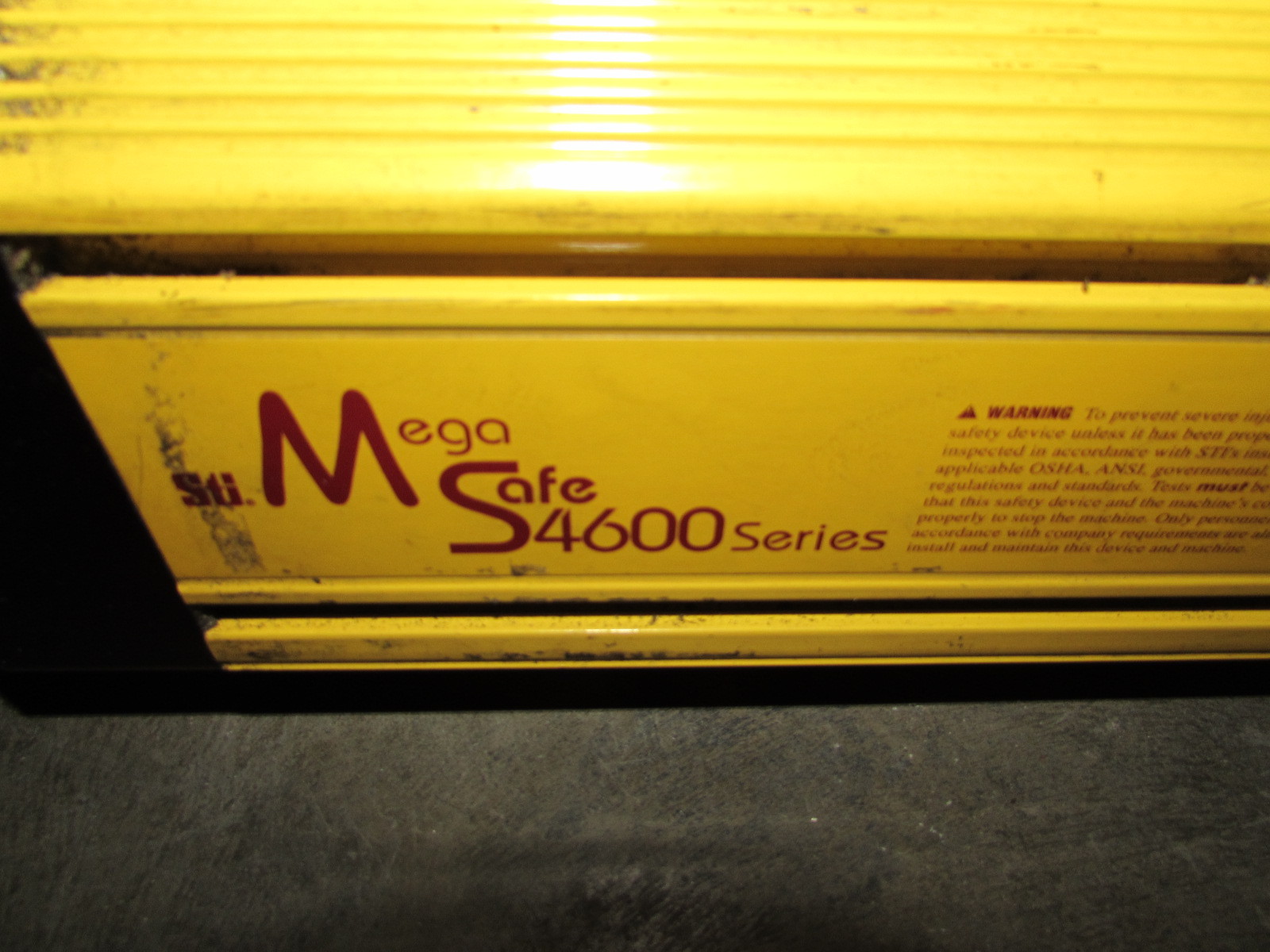 STI 4600 SERIES MG46-30-1215-R-A1 CURTAIN RECEIVER 65-137VAC 50/60HZ 0.2A *GOOD*