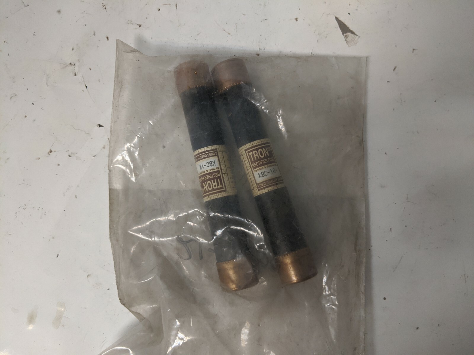 Lot of 2 Tron KBC10 Fuse, 10 Amp, 600v