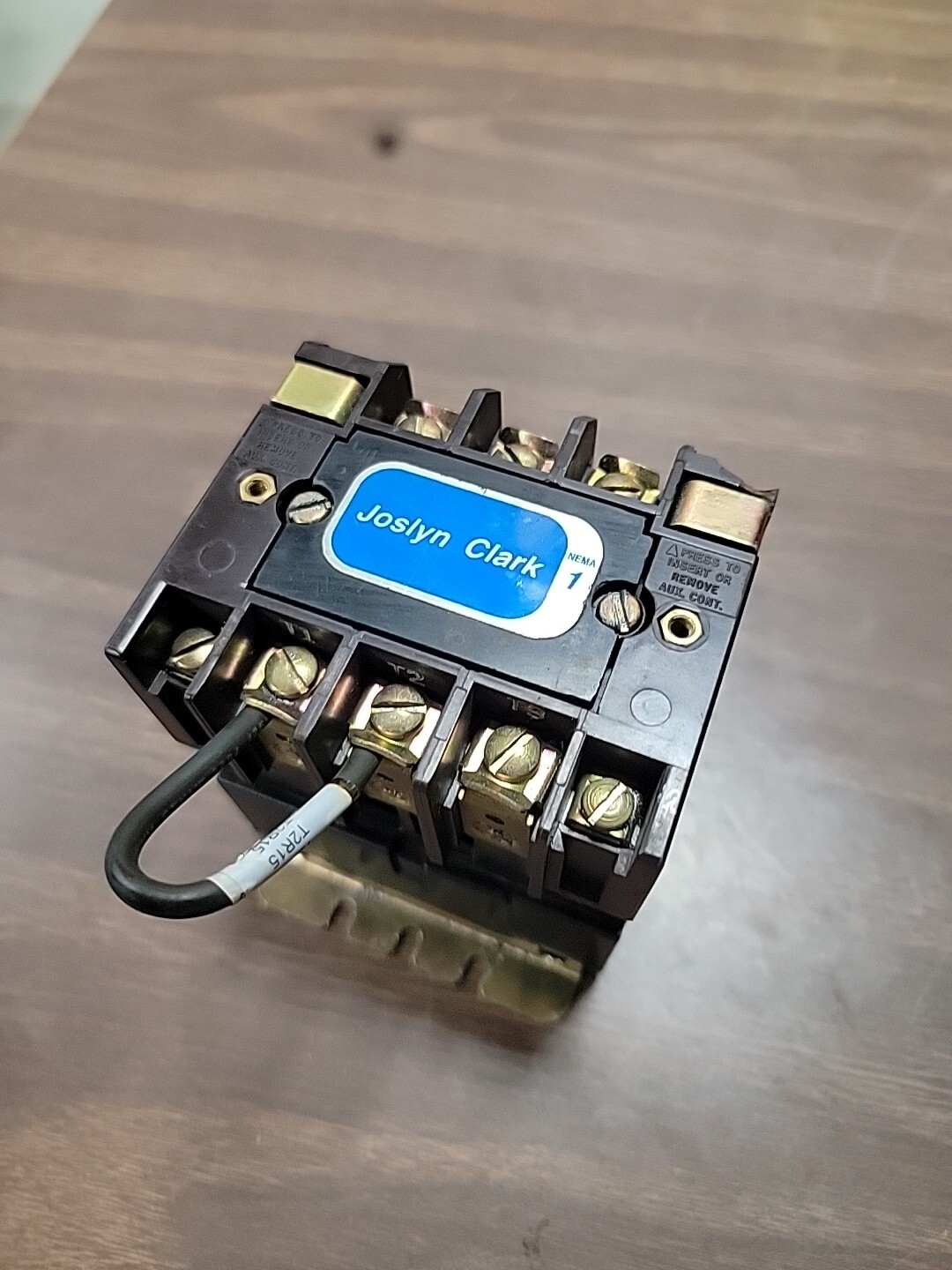 Sylvania 30 Amp Contactor T77U021 Joslyn Clark *Chipped Corner *
