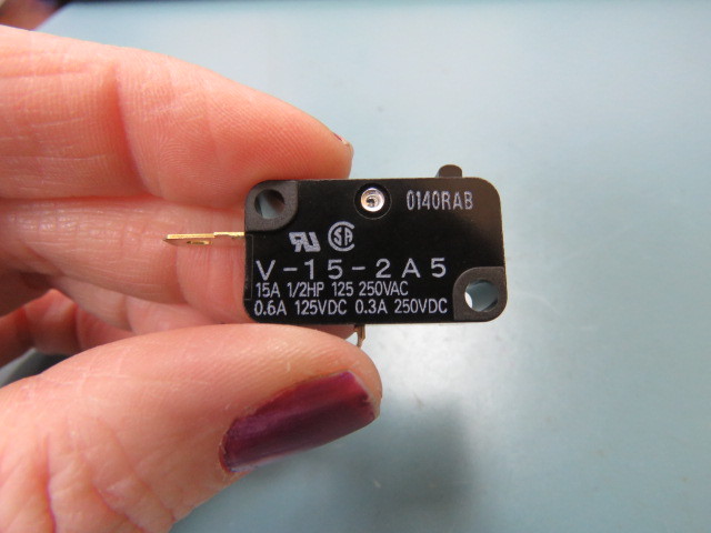 Omron Electronic Components V152A5 Qty of 10 per Lot SWITCH Switch pin plunger