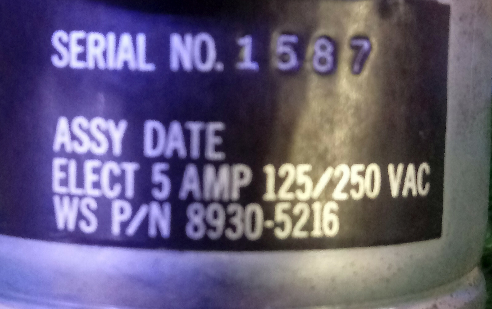 1 NEW CCS 8930-5216 200G17 GAGE PRESSURE SWITCH NNB ***MAKE OFFER***