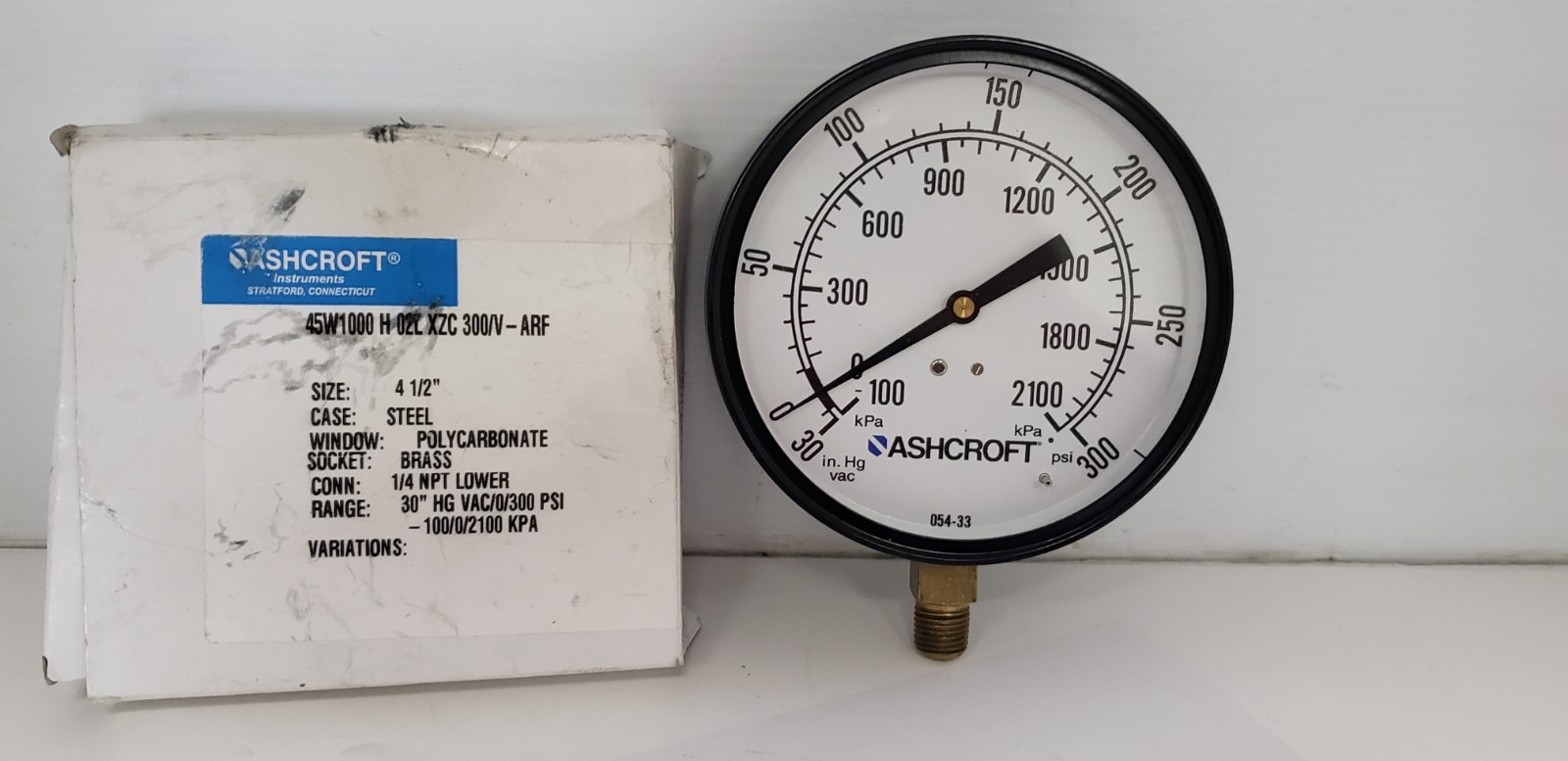 ASHCROFT 45W1000-H-02L-XZC-300/V-ARF GAUGE, -30 – 300 PSI/100-2100 kPa, NIB