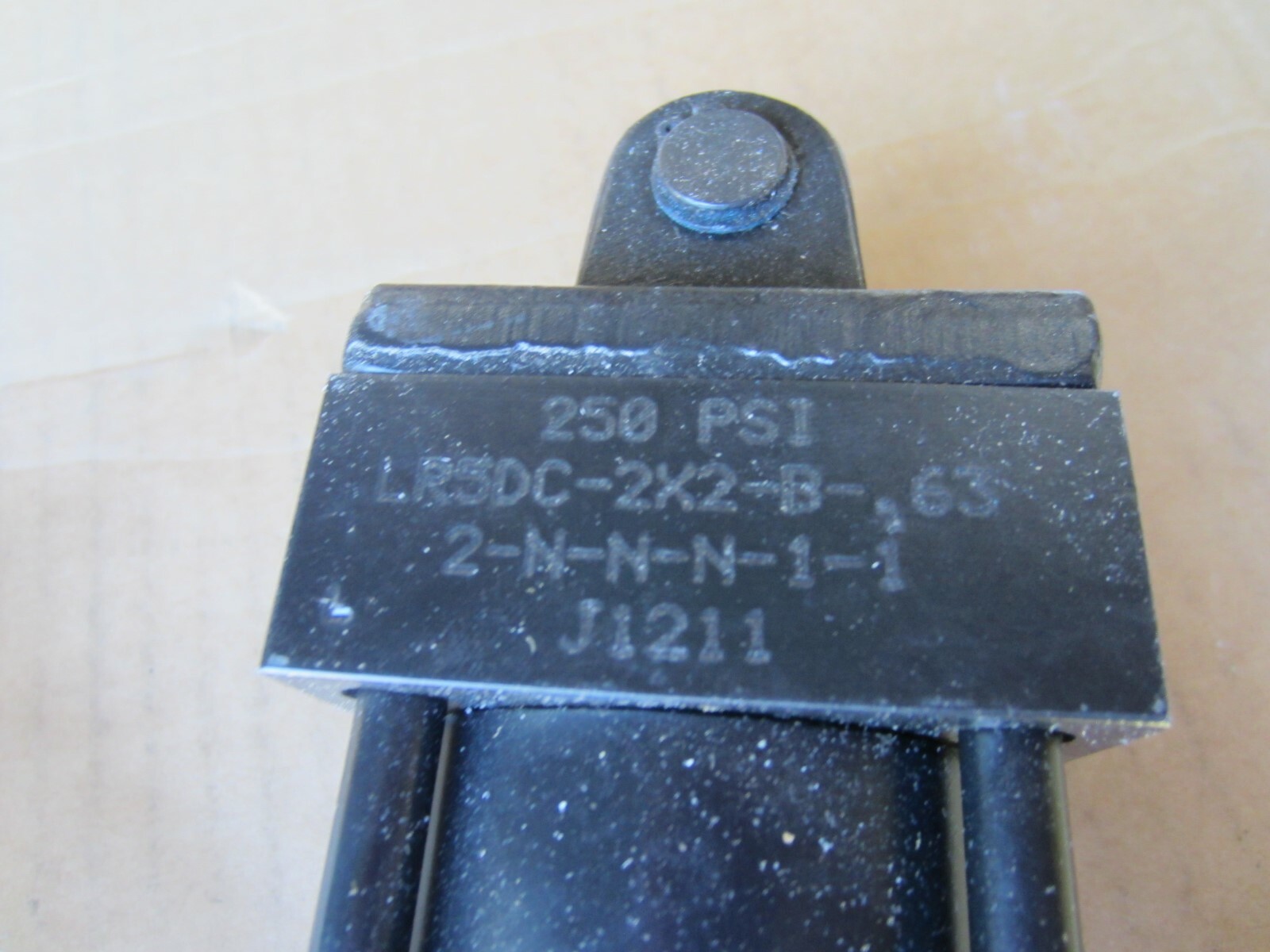 New Eaton Hydro-Line LR5DC-2X2-B-.63-2-N-N-N-1-1 Cylinder