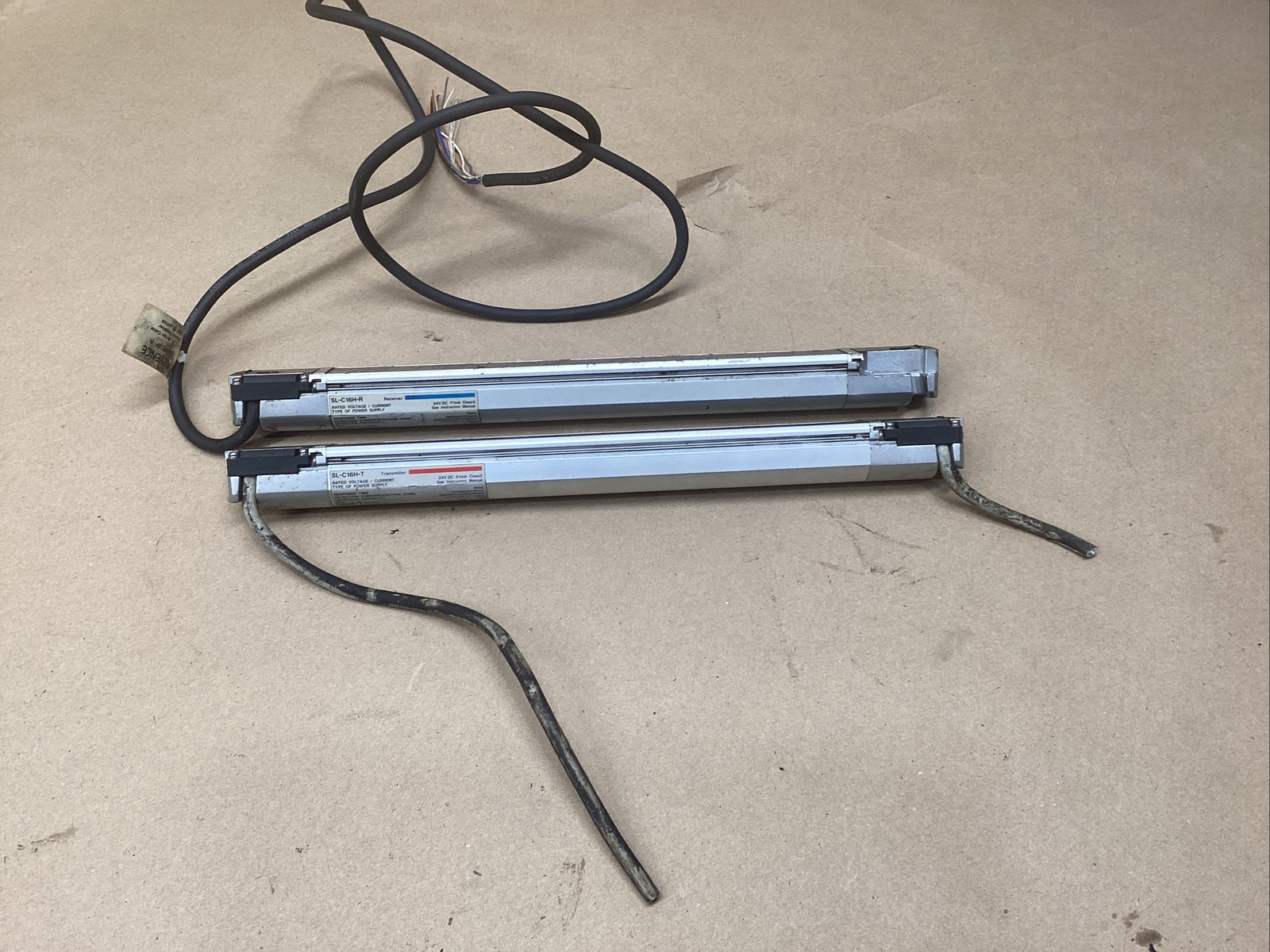 KEYENCE Light Curtain SL-C16H-R & SL-C16H-T Trans/Receiver #2175FMLH53