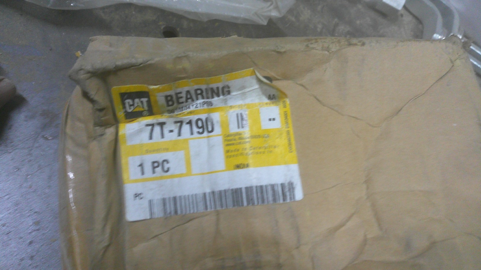 SURPLUS NEW Caterpillar 7T-7190 Sleeve Bearing (Bushing) , 102mmx127mmx93mm