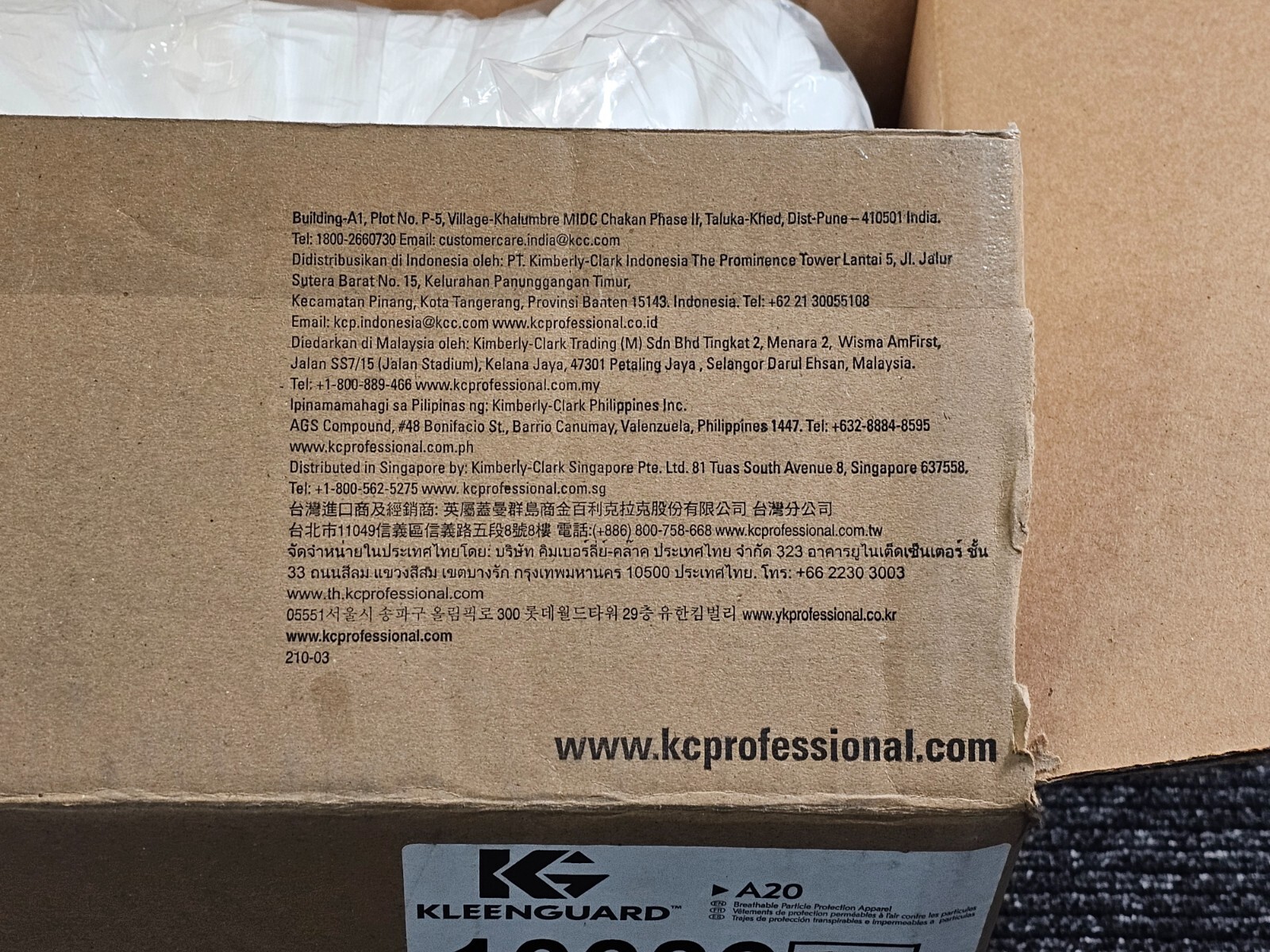 (QTY 25) Kleenguard 10039 A20 White Lab Coat Snap Front, XL Size Disposable