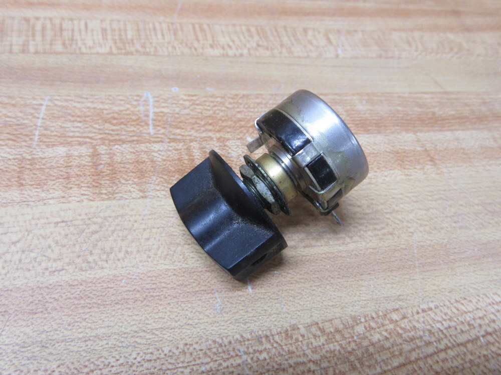 Clarostat RV4NAYSD105A Rotary Potentiometer 53C3-1 1-MEG-S W/Pointer Knob