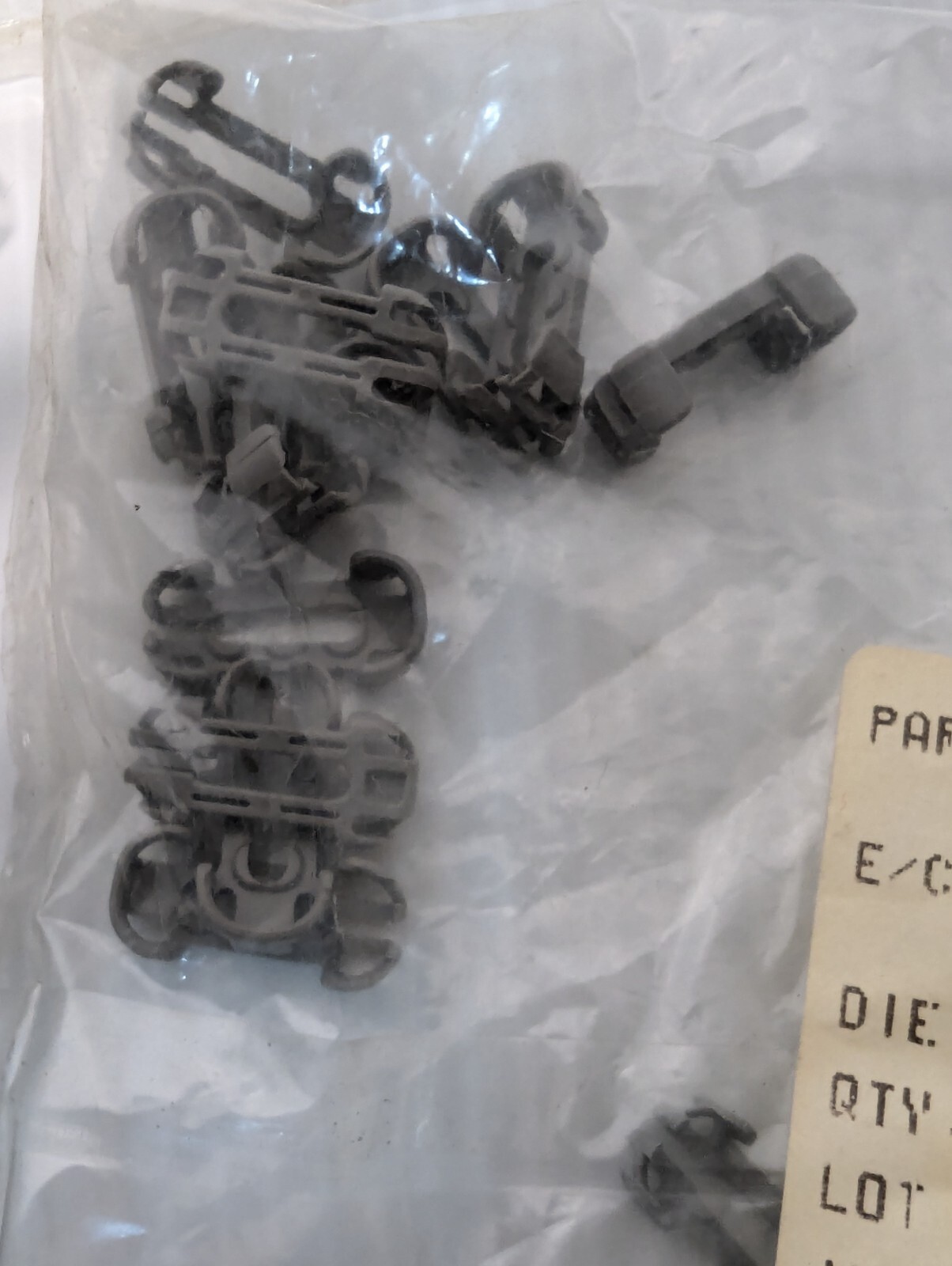 (100-Pack) Yazaki 7157-6827-10 Rear Space Holders Automotive Connector