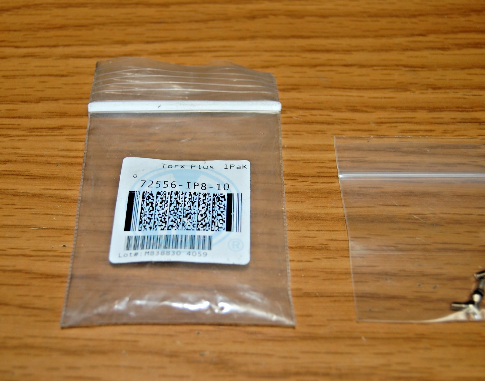 TORX PLUS CAP SCREW ALLIED MACHINE 72556-IP8-1 (LOT of 5pcs)