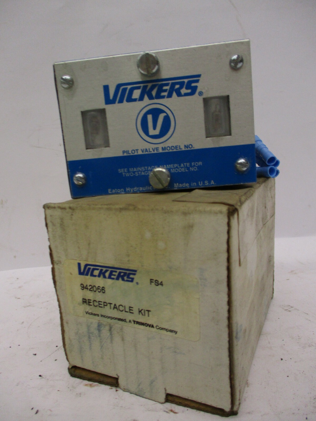 New Open Box Vickers Pilot Valve 942066 FS4 Receptacle Kit A2231MO