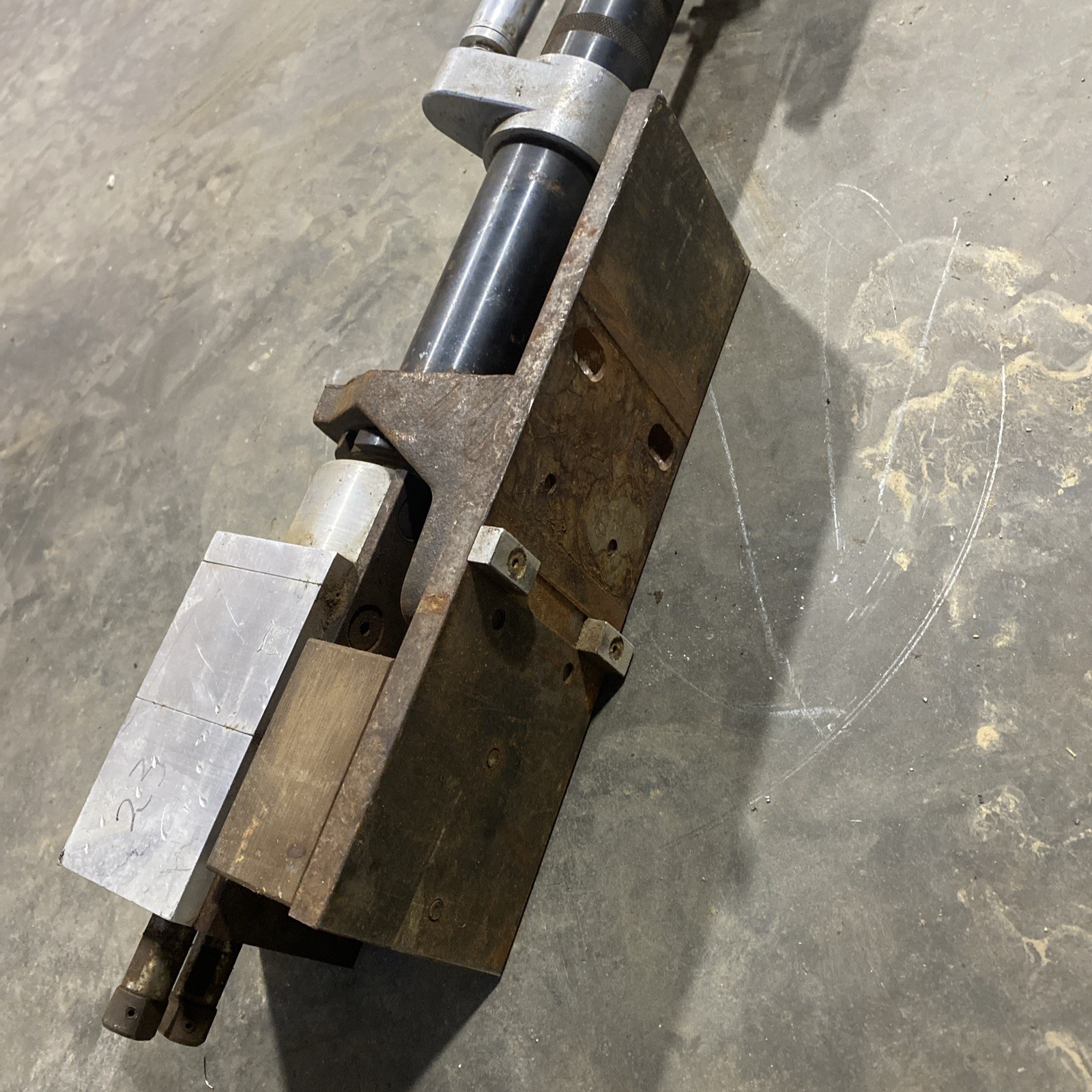 ARO 8255-A28-3 PNEUMATIC Drill With Two Head Spindle