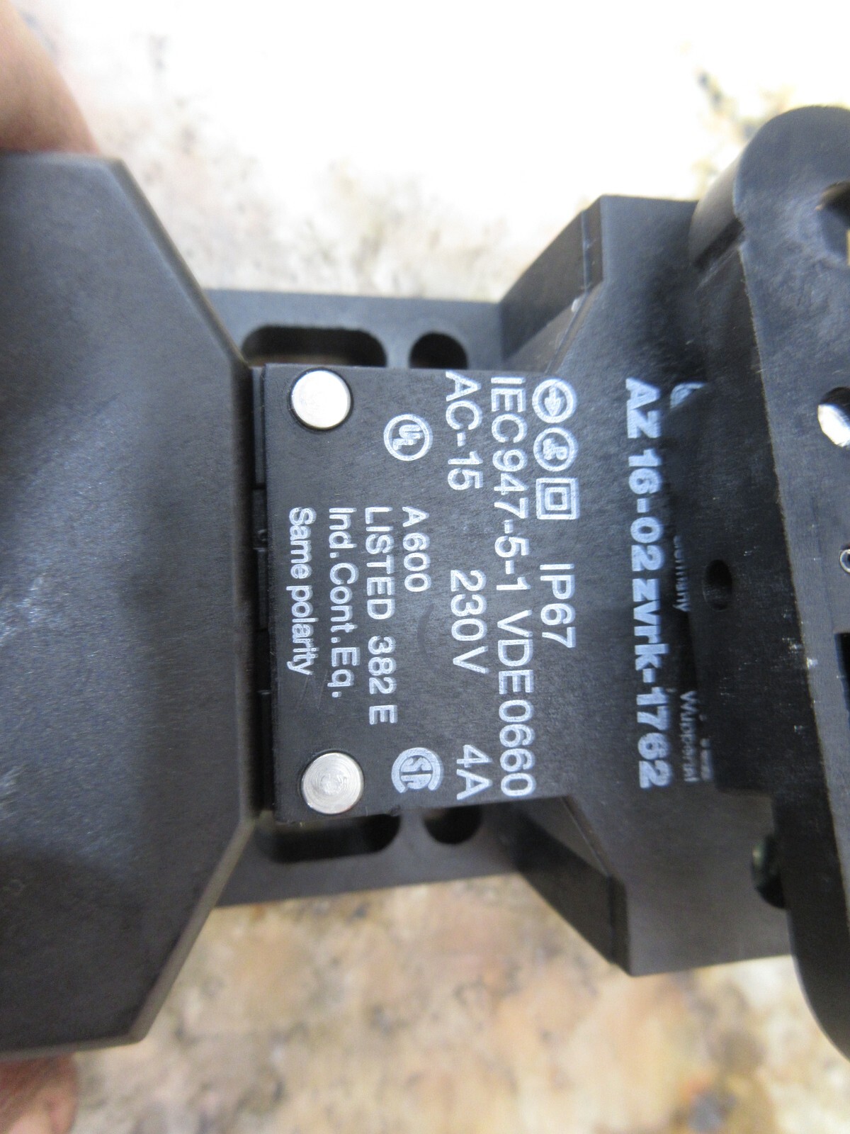 SCHMERSAL AZ16-02ZVRK-1762 IP67 IEC947-5-1 VDE0660 AC-15
