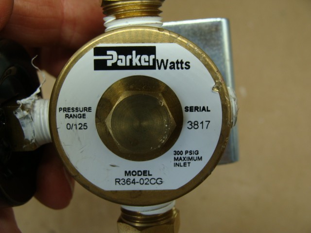 LOT OF 2 PARKER PNEUMATIC REGULATORS R364-02CG 0-125 PSIG 300PSIG MAX W/GAUGE
