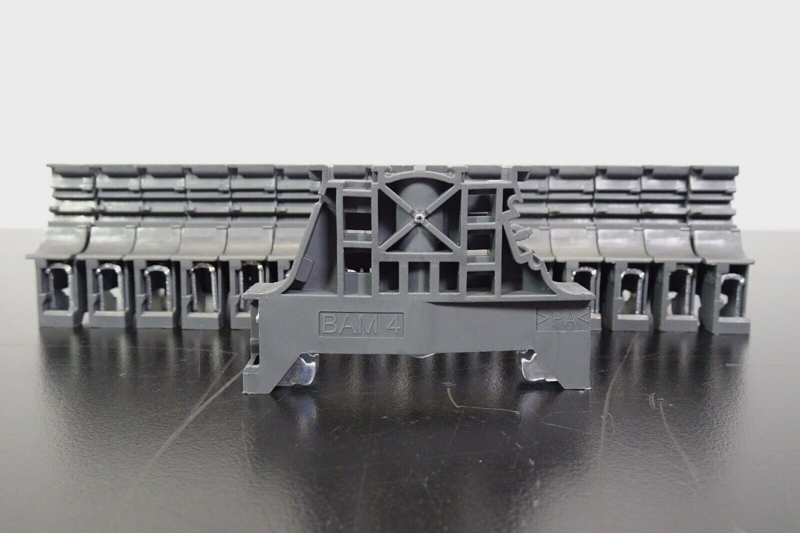 Lot x16) STE BAM4 Terminal Block Holder