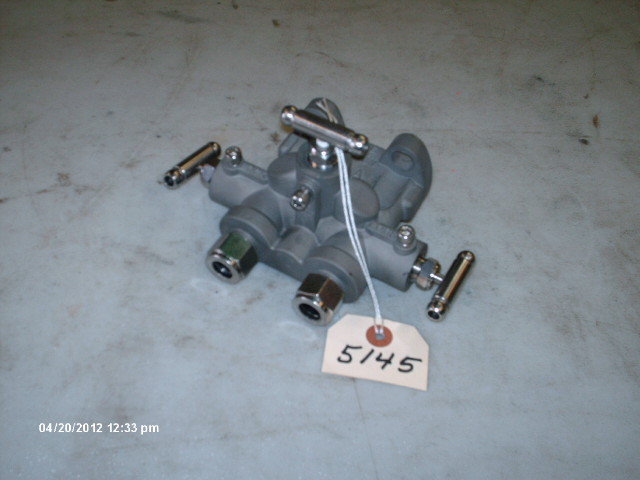 D/A MFG. 3-Valve Manifold P/N GP3T4C-T-SS-SL 1/2″ Swage Teflon Seals 6000# (NEW)