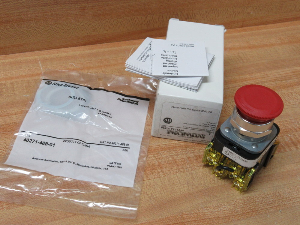 Allen Bradley 800TC-FXT6A5S Red Button W/(2) 800TC-XD4S