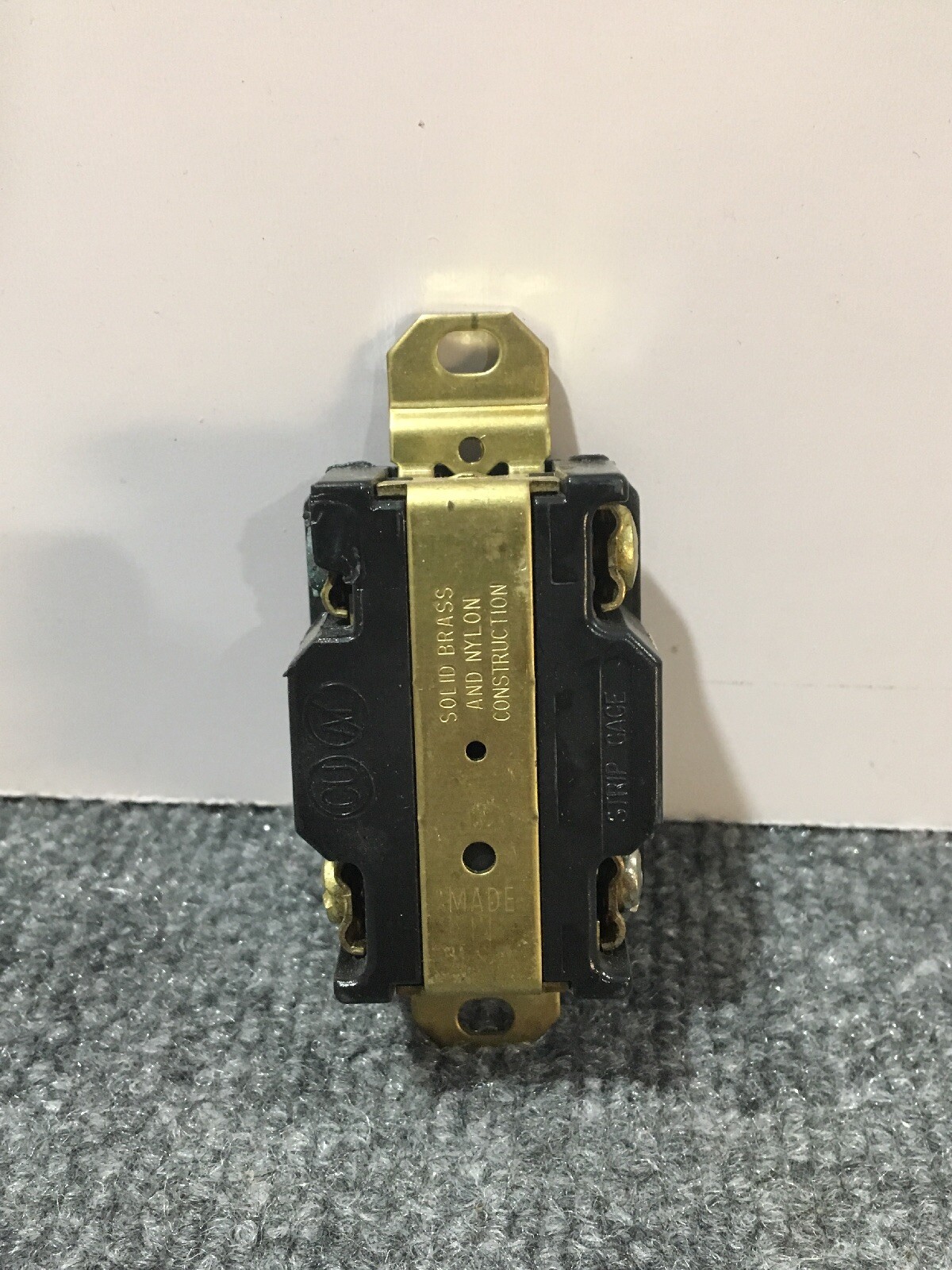 NEW Pass & Seymour L520-R Turnlok Receptacle 20A 125V
