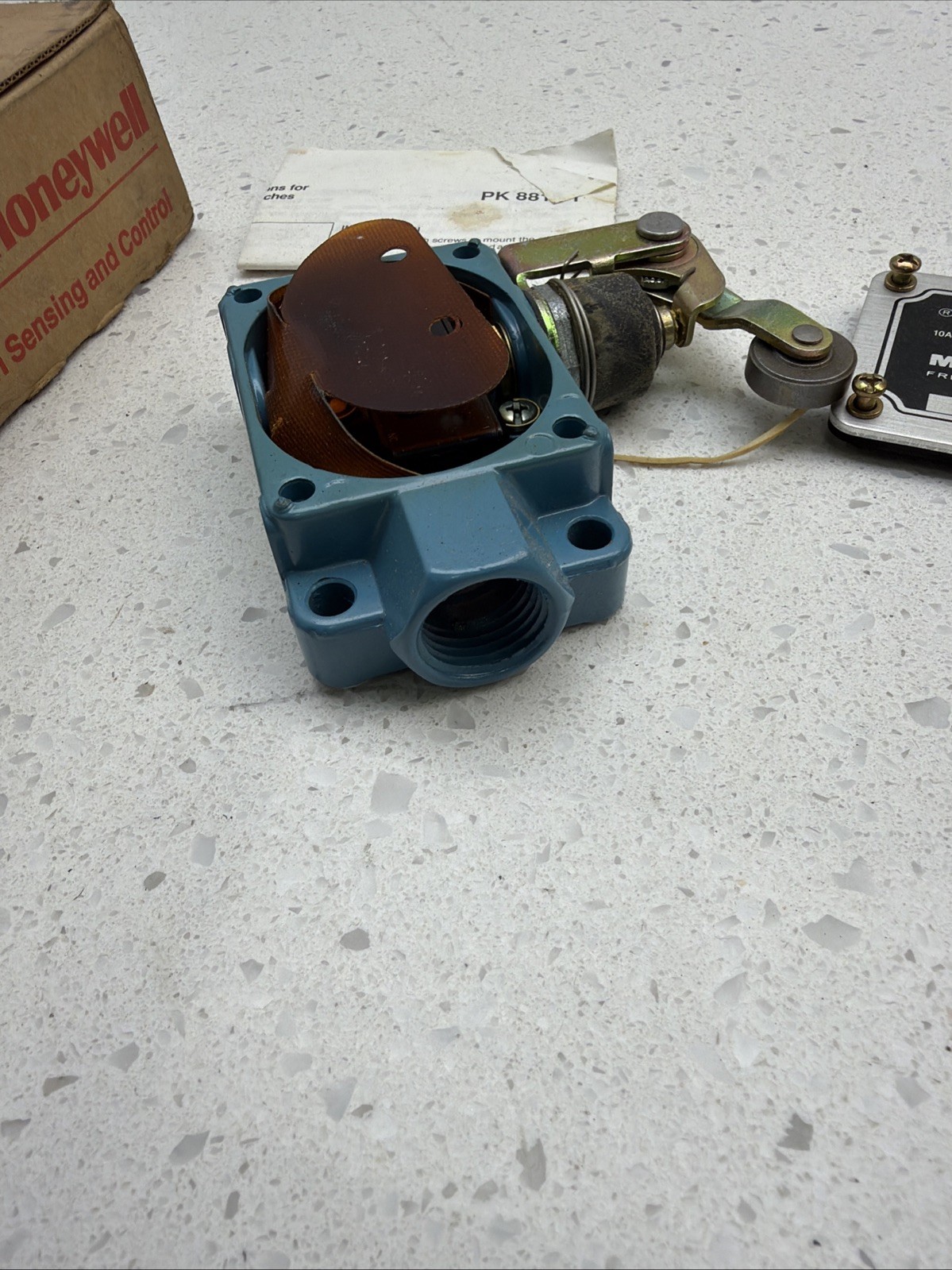 MICRO SWITCH BAF1-2RN2-LH 480VAC 20A NSMP