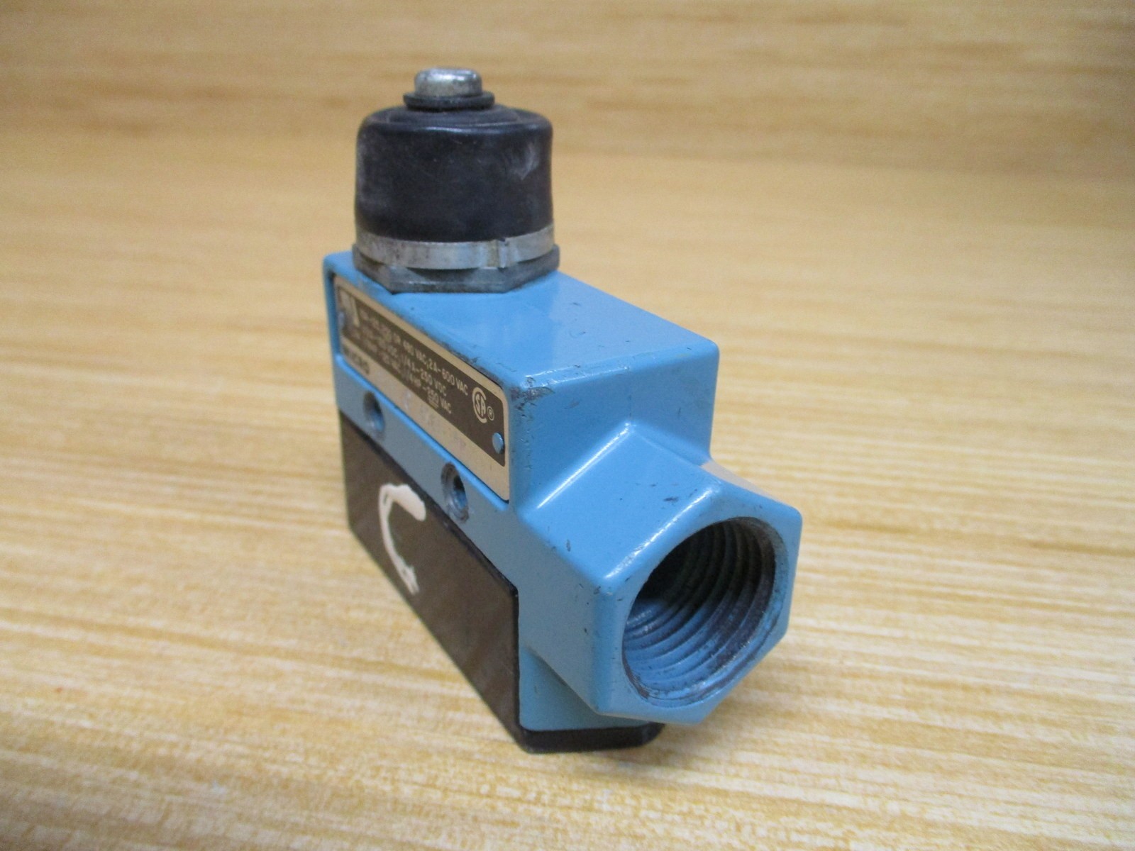 Micro Switch BZE6-2RN Limit Switch BZE62RN